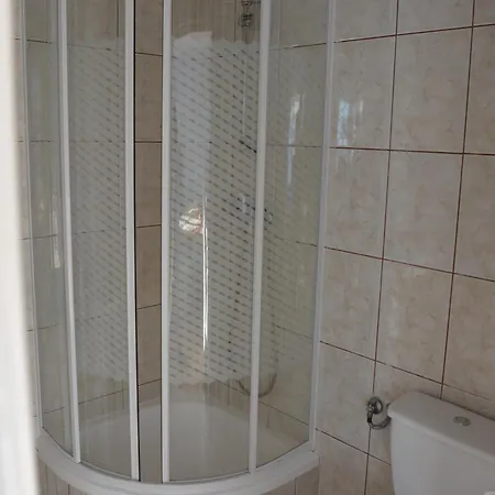 Goscinne Monika شكلارسكا بوريبا